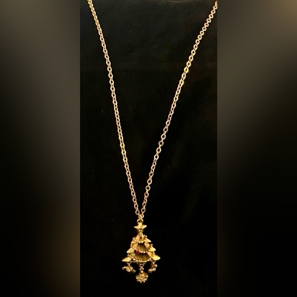 Avon Christmas Pendant Necklace